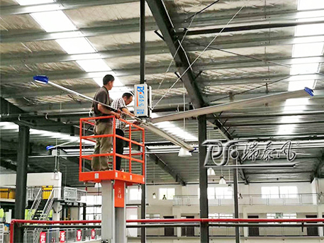 CNC車間大風(fēng)扇安裝，瑞泰風(fēng)大型工業(yè)風(fēng)扇一步到位！